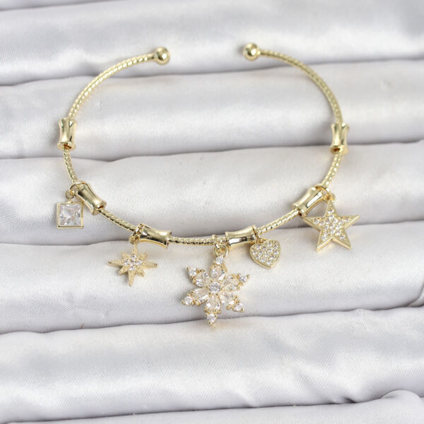 Gold Renk Lotus Detay Charmlı Bileklik