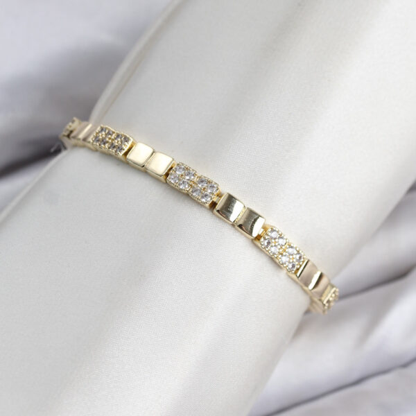 Kare Model Zirkon Taşlı VIP Seri Gold Renk Bileklik