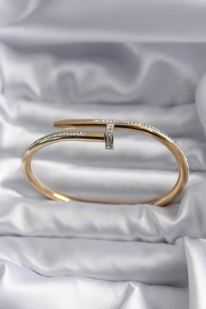 Çelik Gold Renk Çivi Model Zirkon Taş Detay Bileklik
