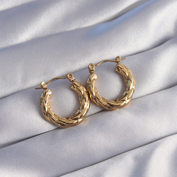 Çelik Gold Renk Burgu Görünüm Oval Küpe
