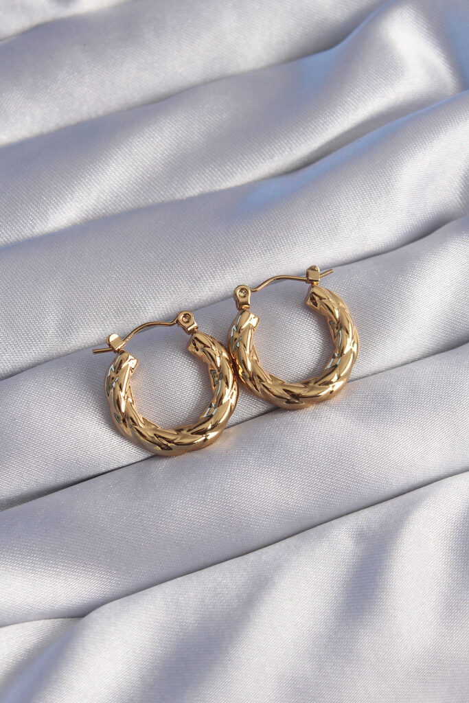 Çelik Gold Renk Burgu Görünüm Oval Küpe