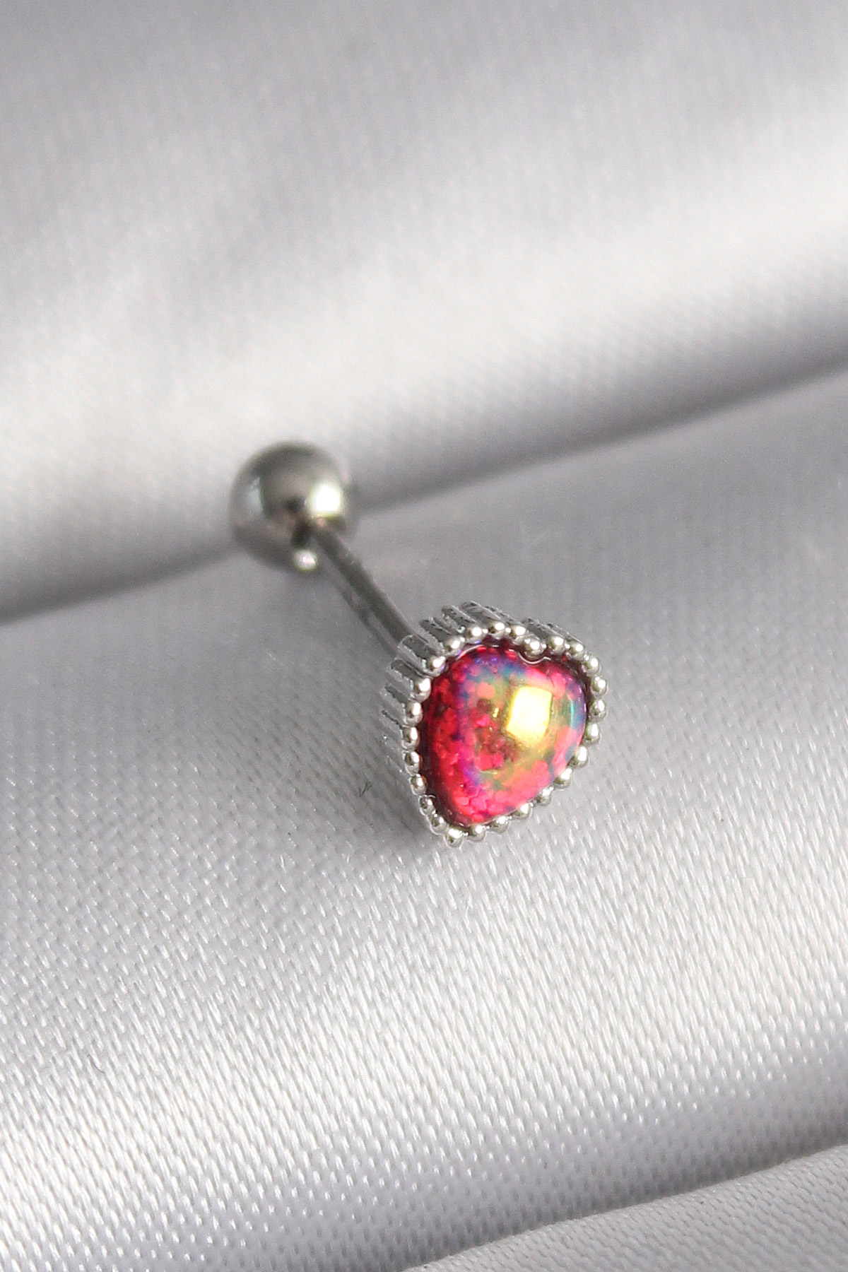 Çelik Gümüş Renk Kırmızı Mineli Kalp Tragus Piercing