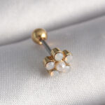 Çelik Gold Renk Zirkon Taşlı Çiçek Model Tragus Piercing