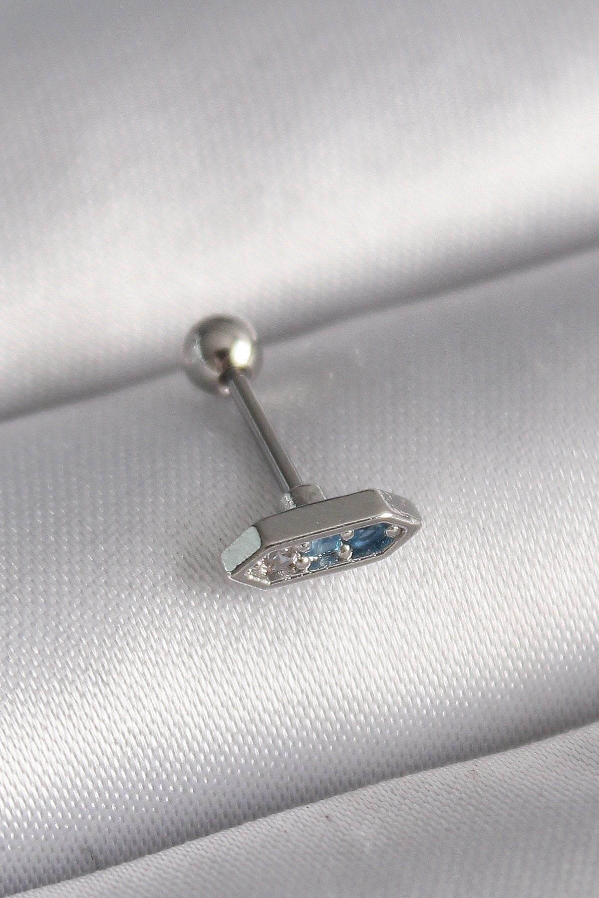 Çelik Gümüş Renk Mavi Zirkon Taşlı Tragus Piercing