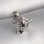 Çelik Gümüş Renk Siyah Zirkon Taş Detay Örümcek Ağ Model Tragus Piercing