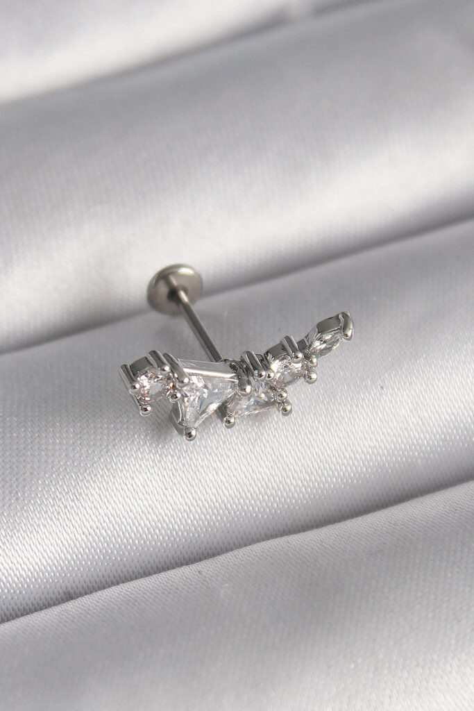 Çelik Gümüş Renk Zirkon Taşlı Tragus Piercing