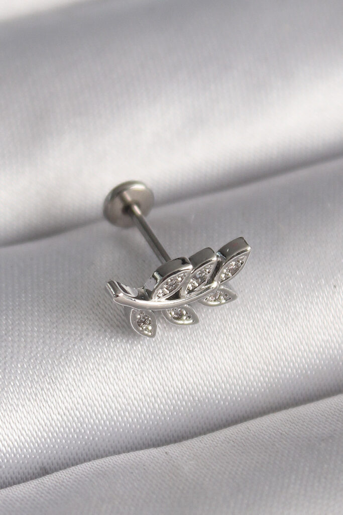 Çelik Gümüş Renk Dal Model Zirkon Taş Detaylı Tragus Piercing