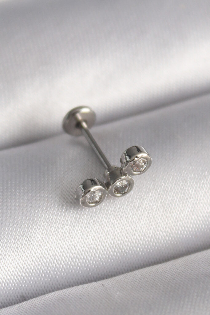 Çelik Gümüş Renk Zirkon Taşlı Tragus Piercing
