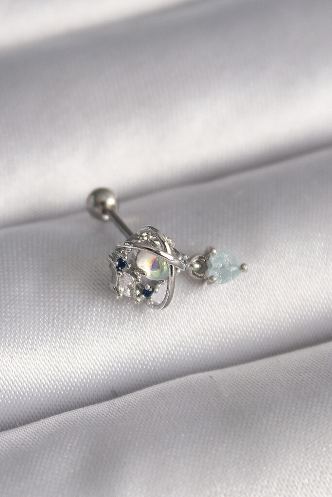 Çelik Gümüş Renk Zirkon Taşlı Sallantı Kalp Detay Tragus Piercing