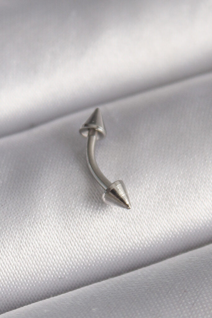 Çelik Gümüş Renk Çivi Model Piercing