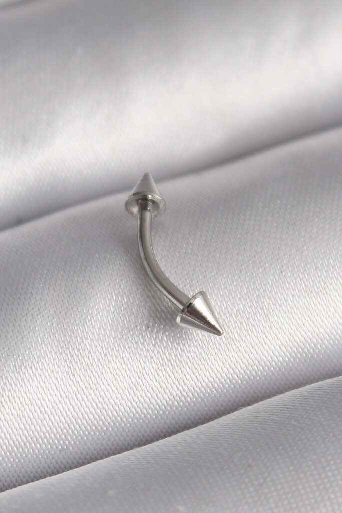 Çelik Gümüş Renk Çivi Model Piercing