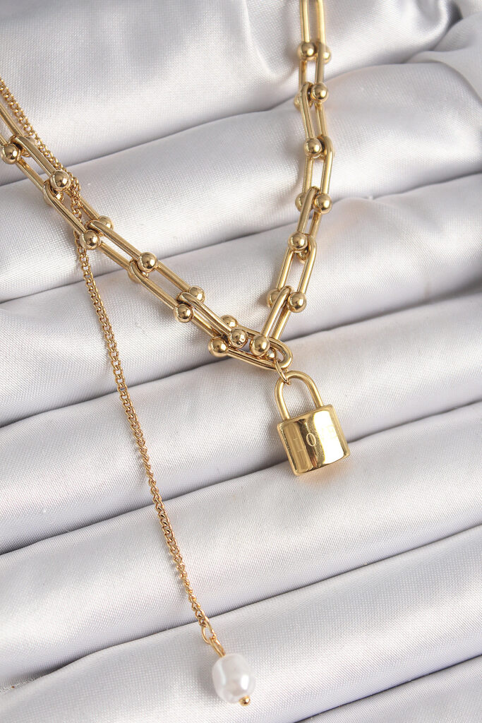 Çelik Gold Renk Tifany Zincir Model Kilit Figür Sallantı İnci Detay Kolye