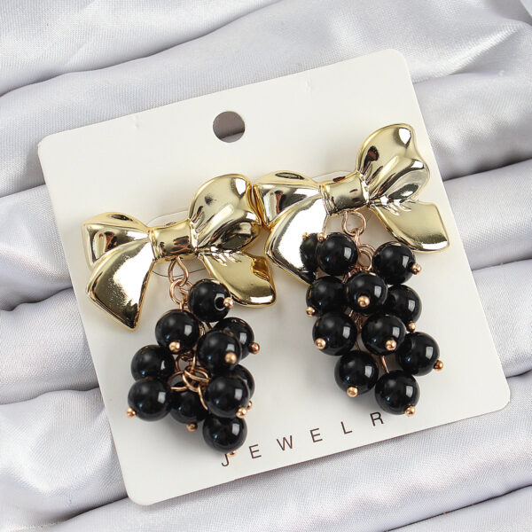Sallantılı Siyah Boncuklu Fiyonk Vintage Model Gold Renk Küpe
