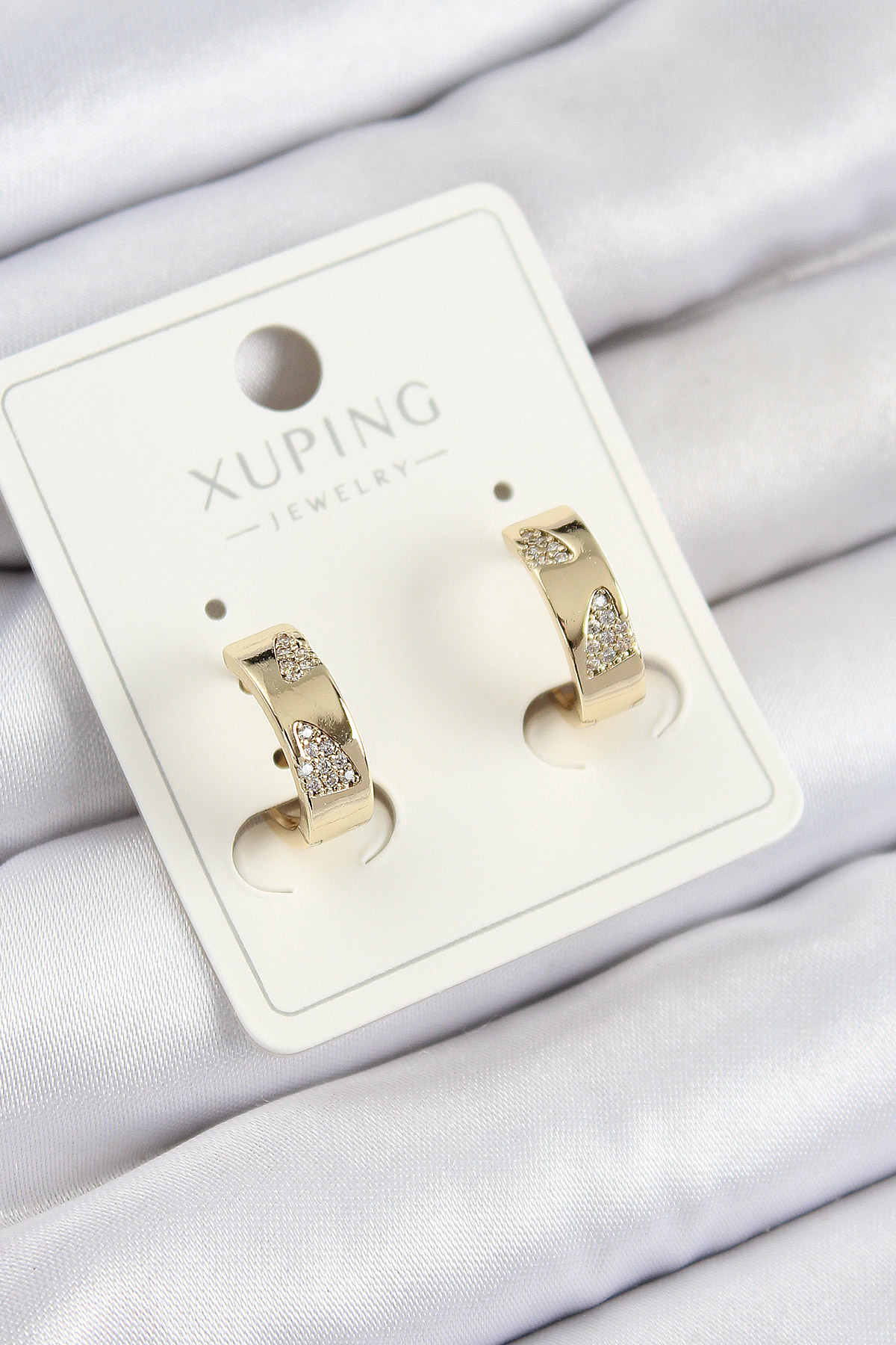 Xuping Zirkon Taşlı Desenli Halka Model Gold Renk Küpe