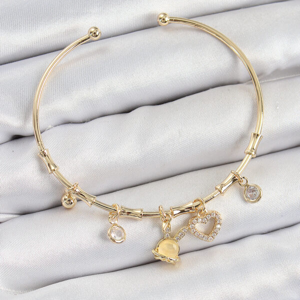 Zirkon Taşlı Tavşan Ve Kalp Model Gold Renk Charm Bileklik