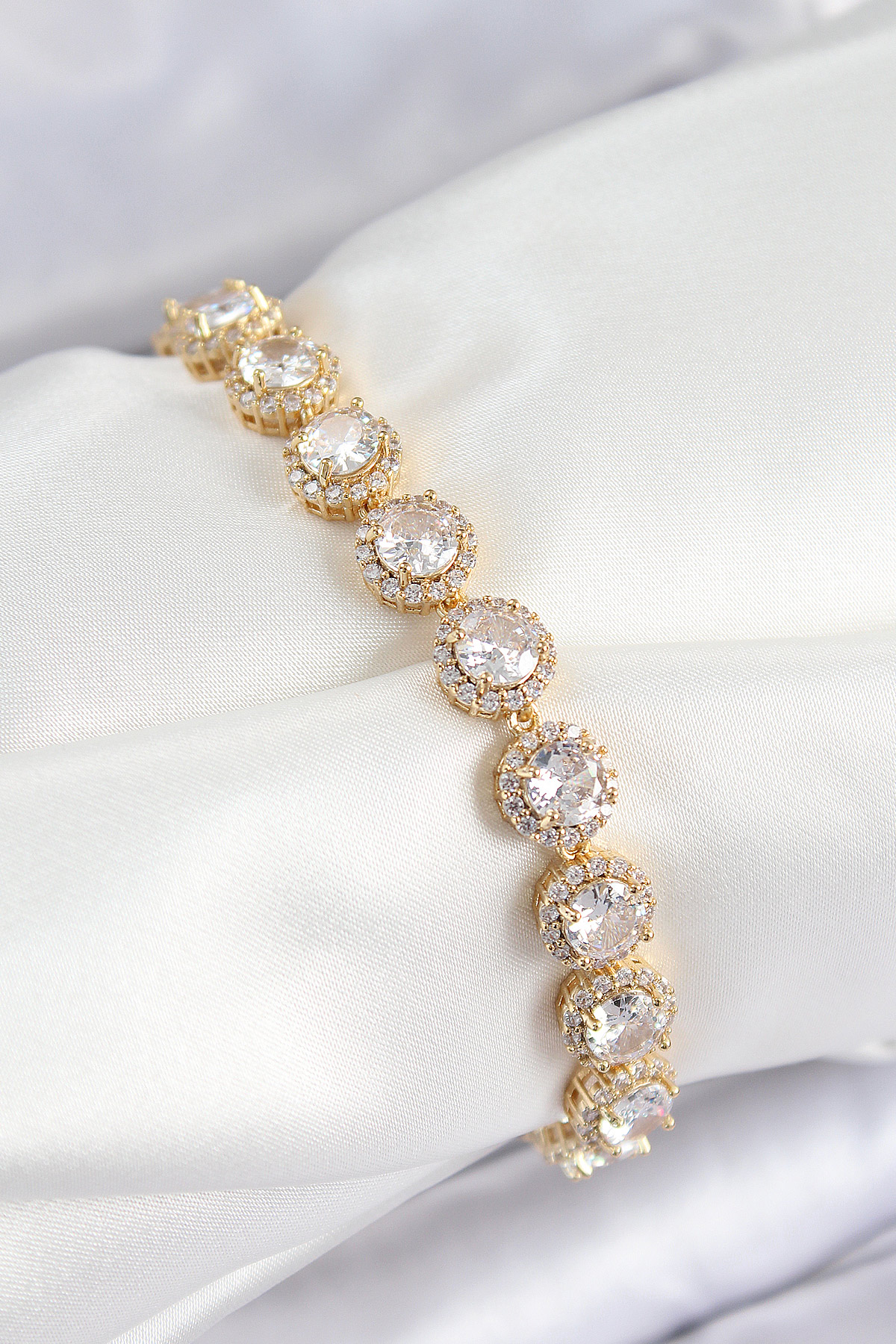 Zirkon Taşlı Daire Baget Model Gold Renk VIP Seri Bileklik