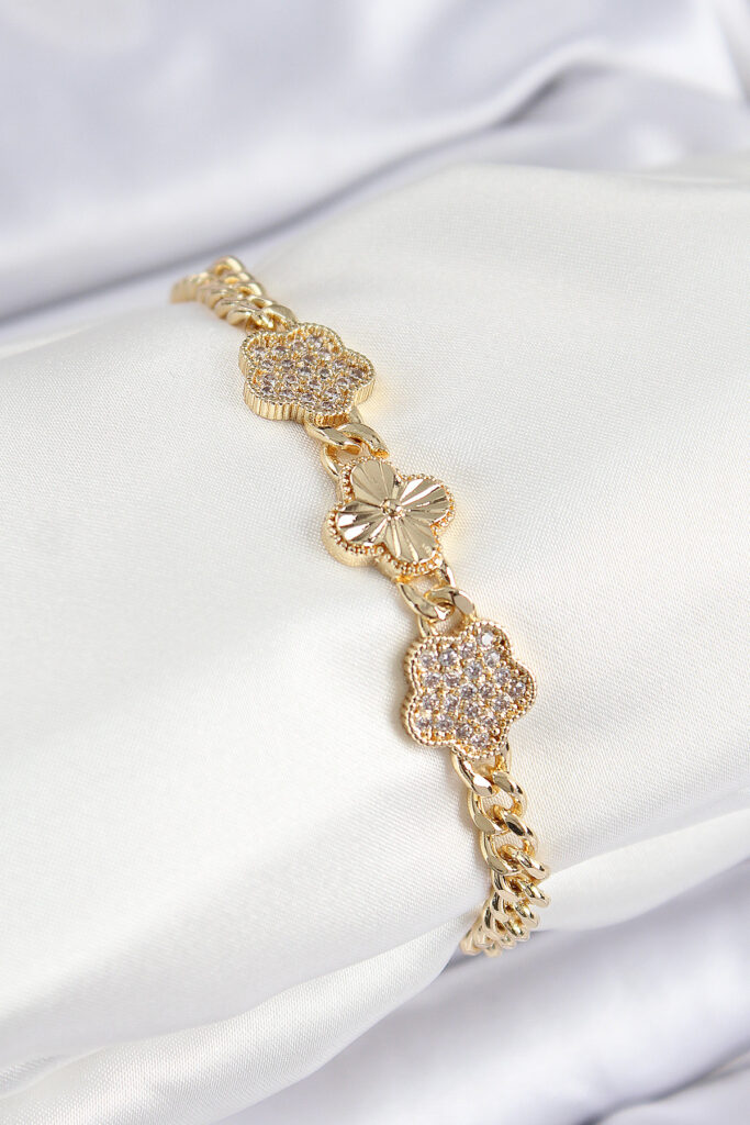 Zirkon Taşlı Yonca Model Gold Renk Bileklik