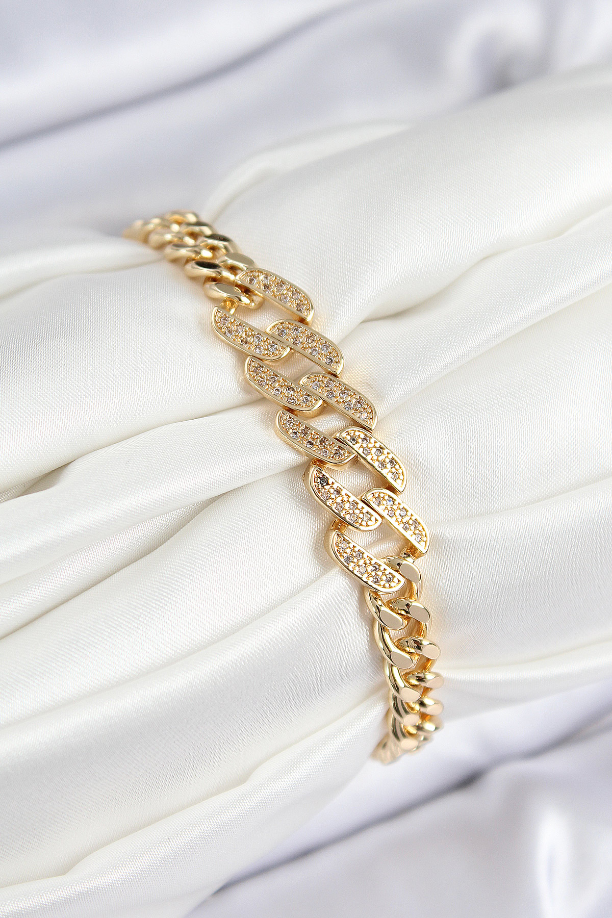 Zirkon Taşlı Ezme Küba Zincir Model Gold Renk Bileklik