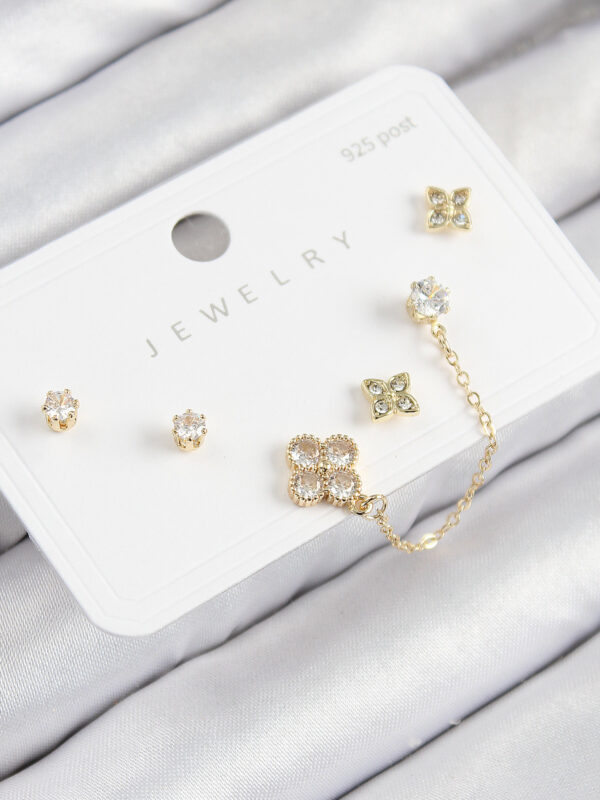 Zirkon Taşlı Yonca Model Gold Renk 925 Ayar Gümüş Çivi Küpe Set