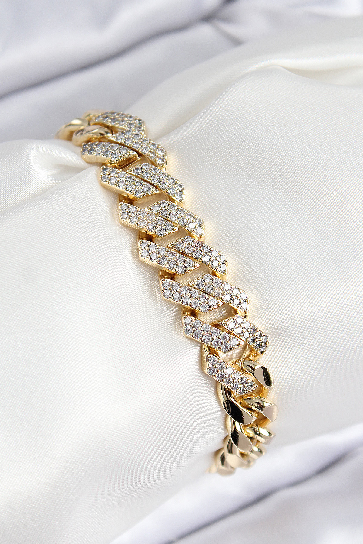 VIP Zirkon Taşlı Cuba Model Gold Renk Bileklik