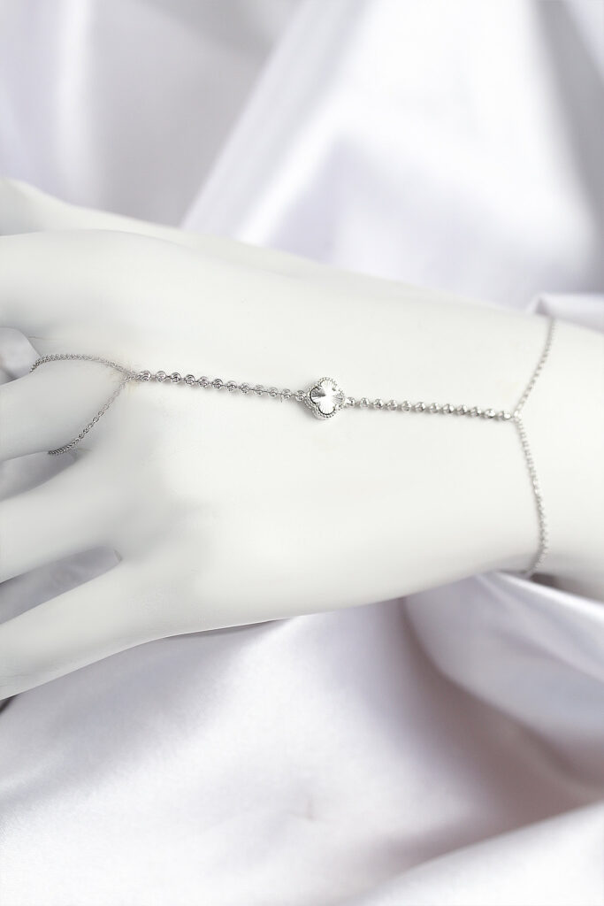 Zirkon Taşlı Yonca Model Gümüş Renk Şahmeran