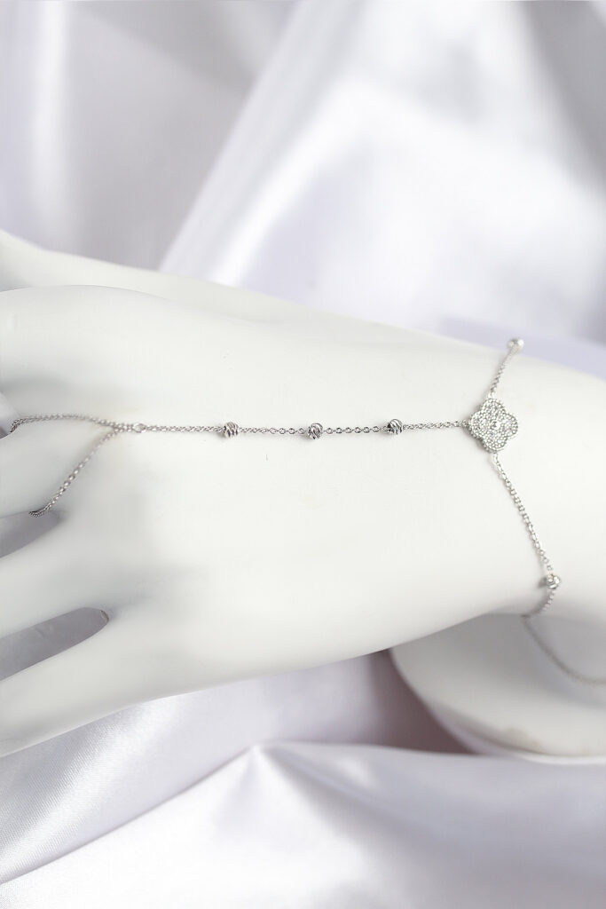 Zirkon Taşlı Yonca Model Gümüş Renk Şahmeran