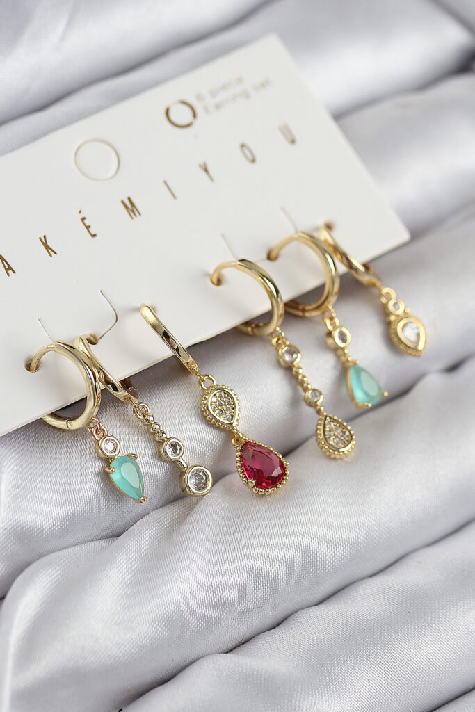 Zirkon Taşlı Sallantılı Model Gold Renk 6'lı Küpe Set