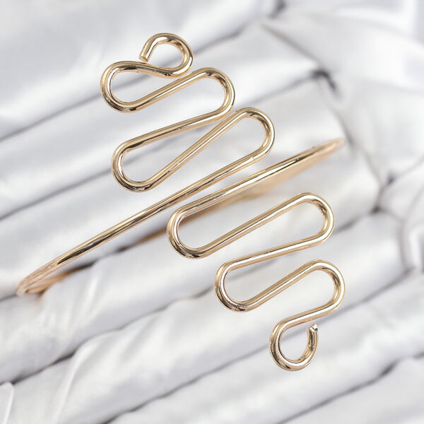 Kıvrımlı Model Gold Renk Pazu Bileklik