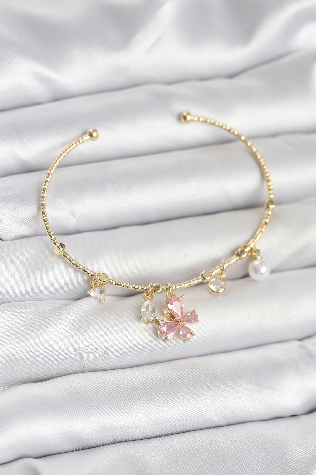 Pembe Kelebek Charmlı Gold Renk Bileklik
