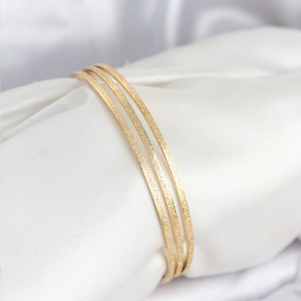 Çelik Gold Renk Simli Model Ajda 65 mm Bileklik