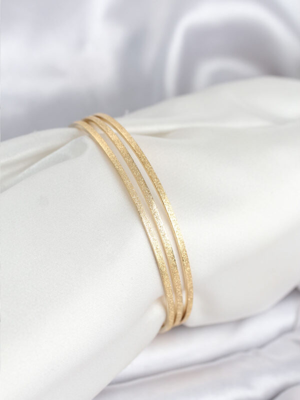 Çelik Gold Renk Simli Model Ajda 65 mm Bileklik