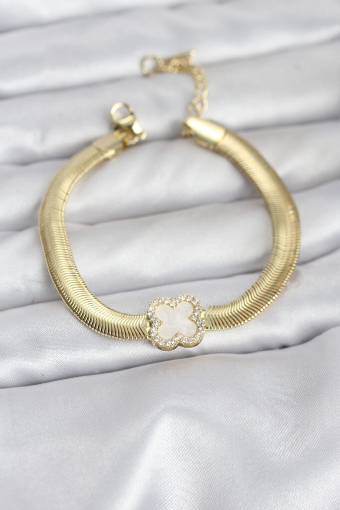 Çelik Gold Renk Beyaz Yonca Model Zirkon Taşlı Yılan Zincirli Bileklik