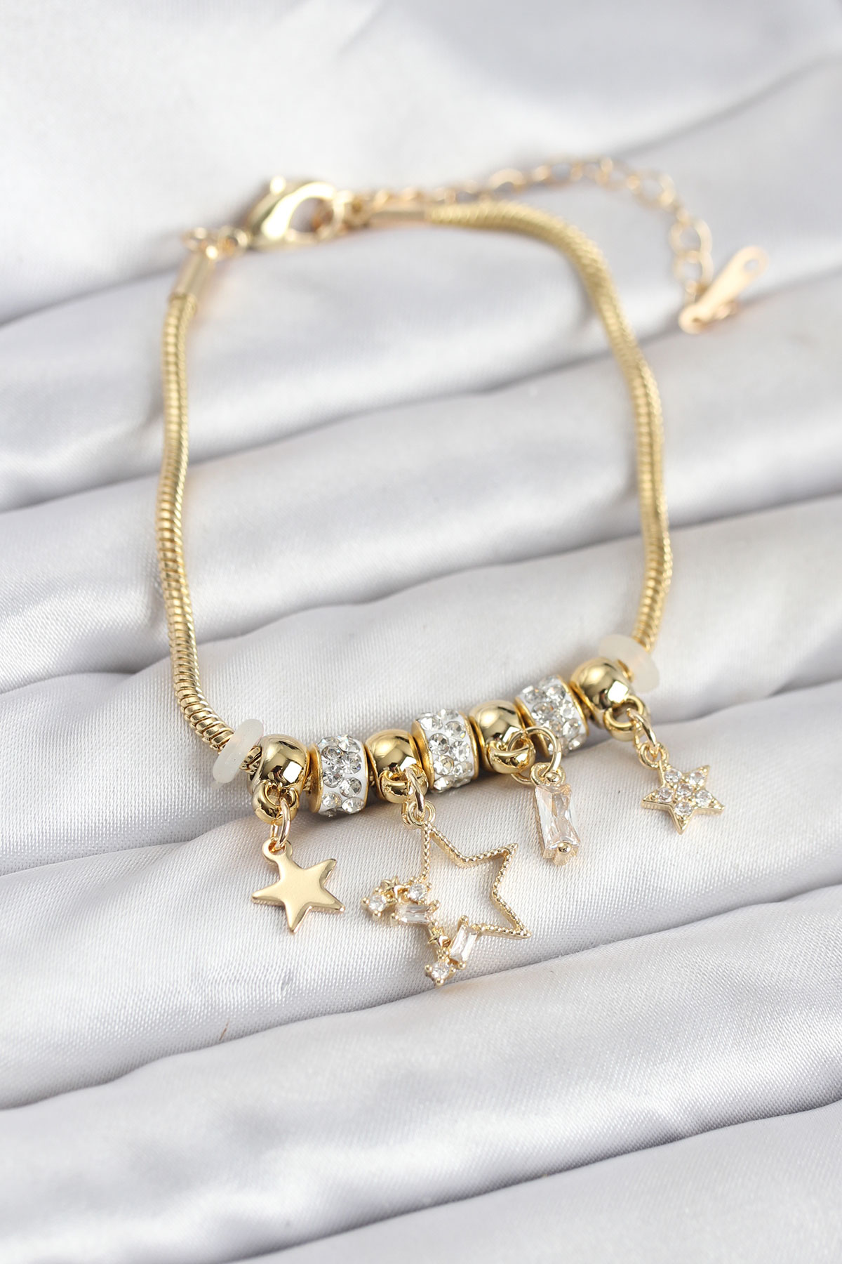 Gold Renk Yıldız Model Charmlı Bileklik