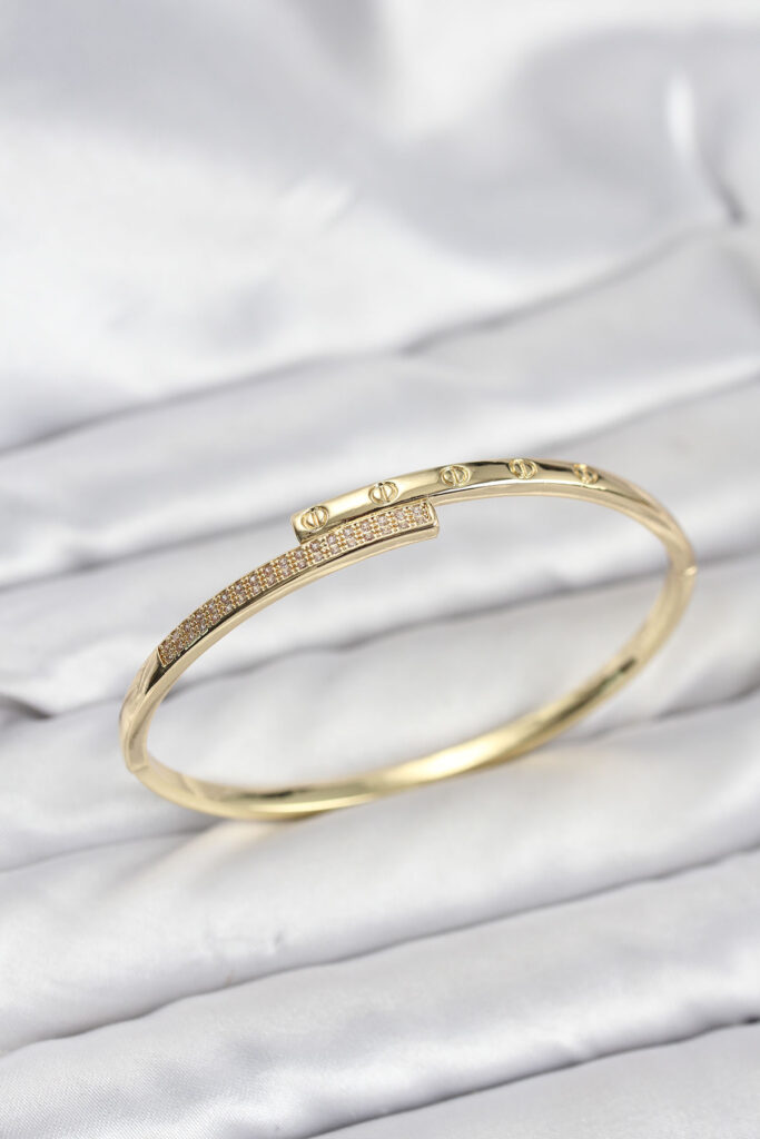Gold Renk Zirkon Taşlı Kelepçe Bileklik