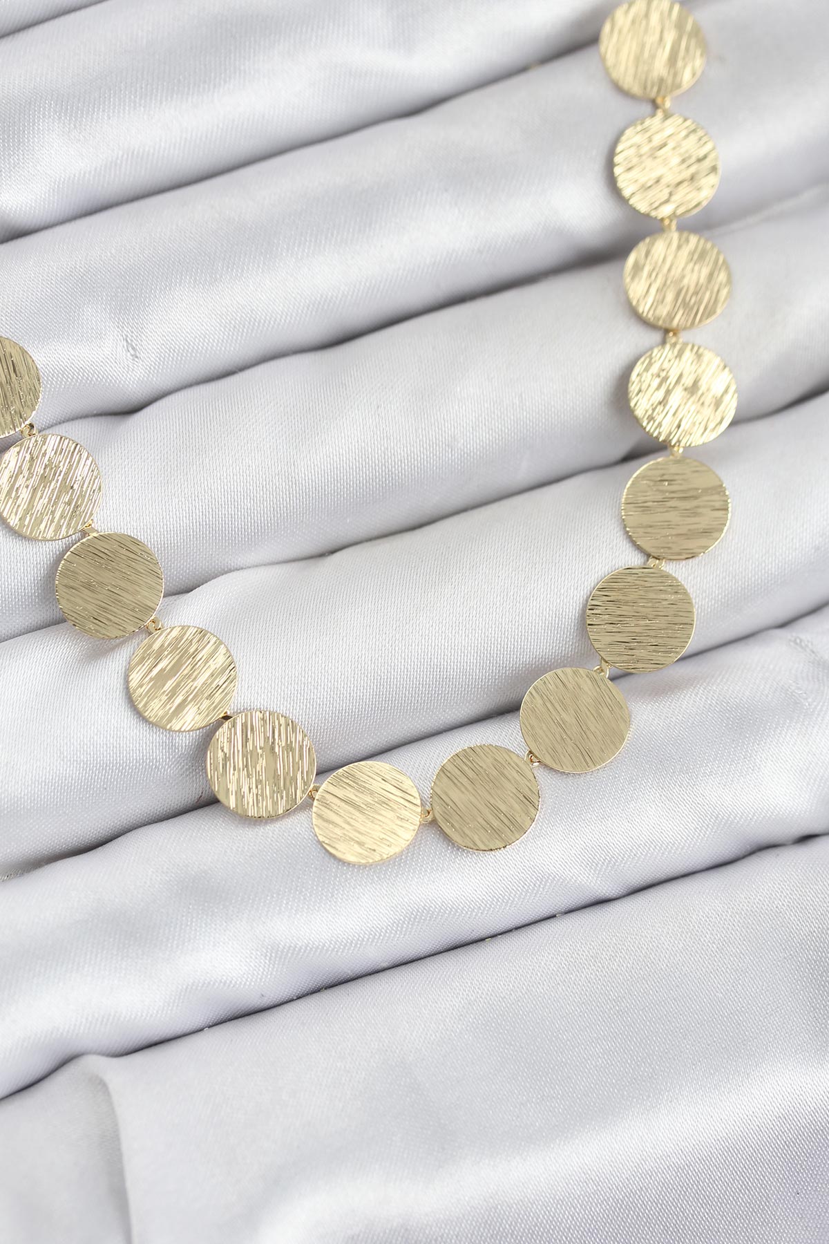 Yuvarlak Plaka Model Gold Renk Kolye