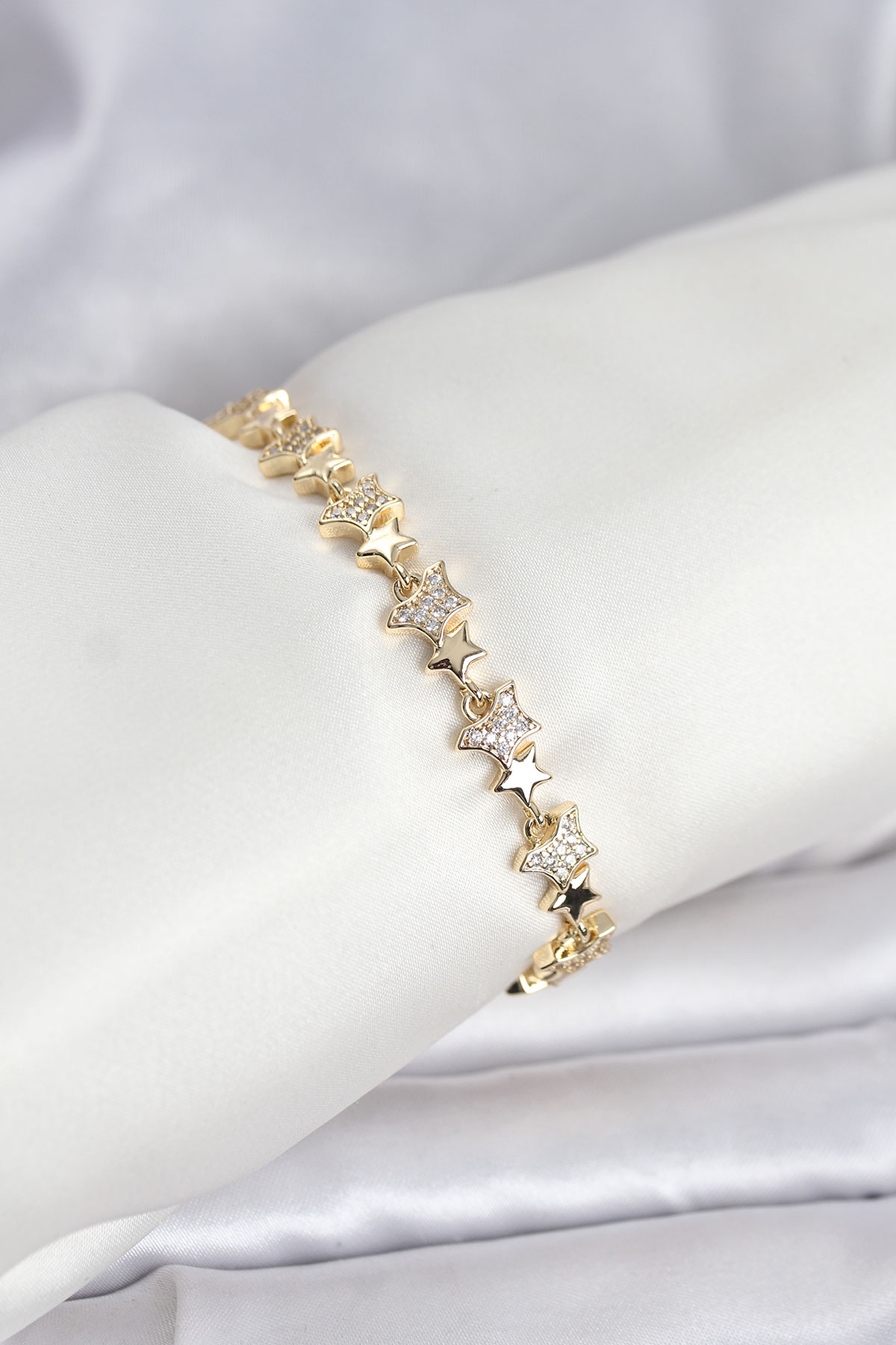 Gold Renk VIP Seri Yıldız Model Zirkon Taşlı Bileklik