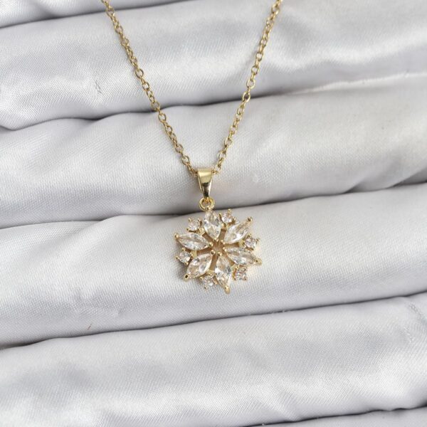 Çelik Zincir Gold Renk Lotus Model Zirkon Taşlı Kolye
