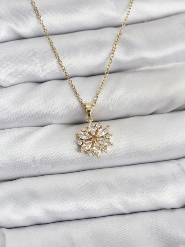 Çelik Zincir Gold Renk Lotus Model Zirkon Taşlı Kolye