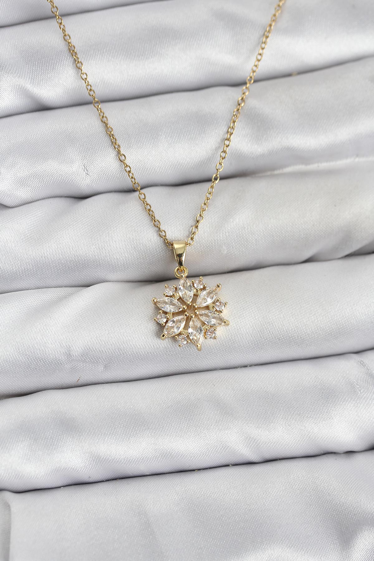 Çelik Zincir Gold Renk Lotus Model Zirkon Taşlı Kolye