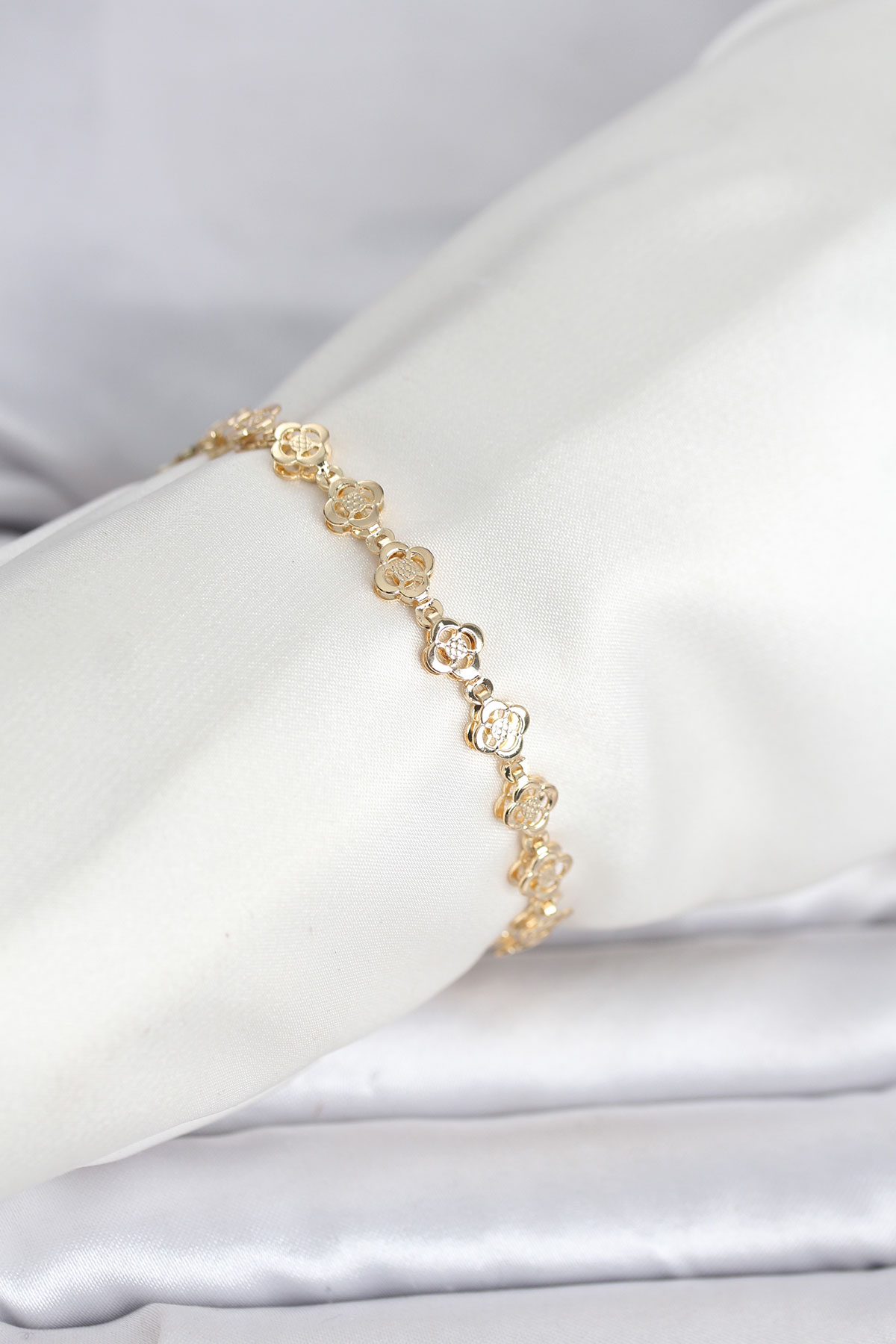 Gold Renk Yonca Model Bileklik