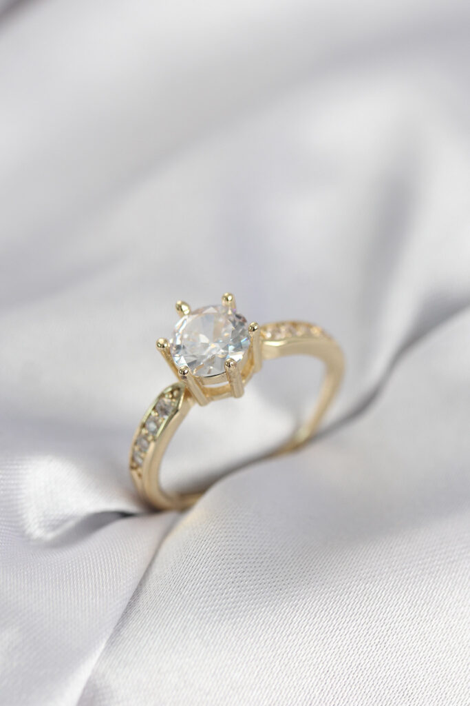 Zirkon Taşlı Tek Taş Model Gold Renk Yüzük