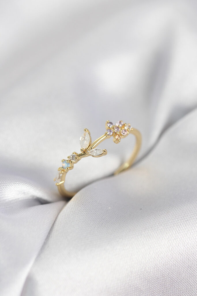 Çiçek Model Zirkon Taşlı Gold Renk Yüzük