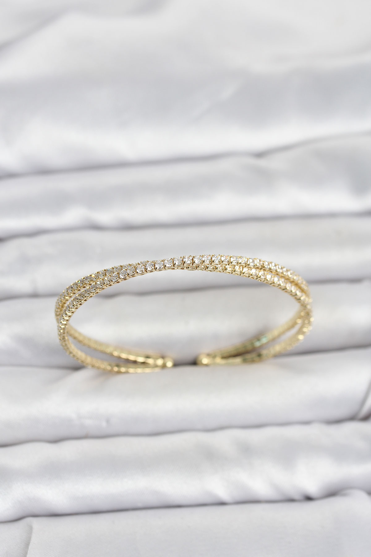 Gold Renk Zirkon Taşlı Çapraz Model Bileklik