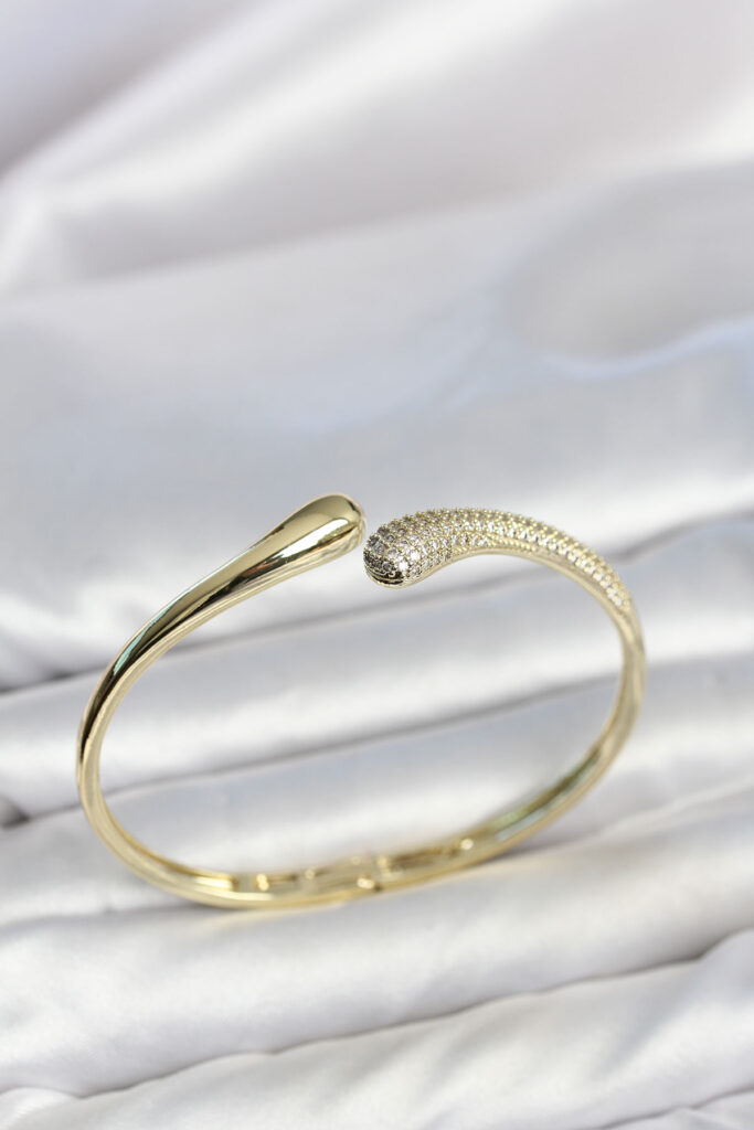 Gold Renk Zirkon Taşlı Tifani Model Kelepçe Bileklik