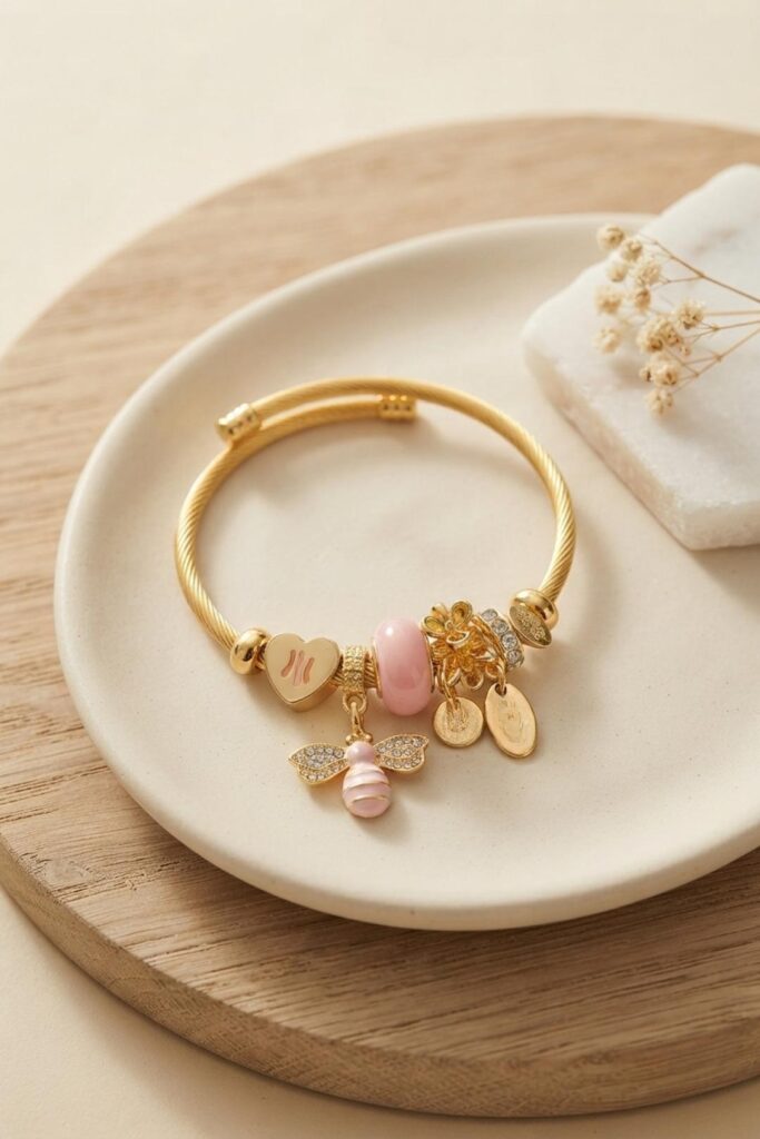Kalp ve Arı Model Pembe Charmlı Bileklik