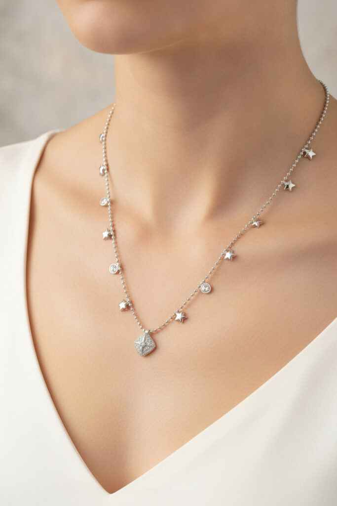 Gümüş Renk Zirkon Taşlı Kutup Yıldızı Model Kolye