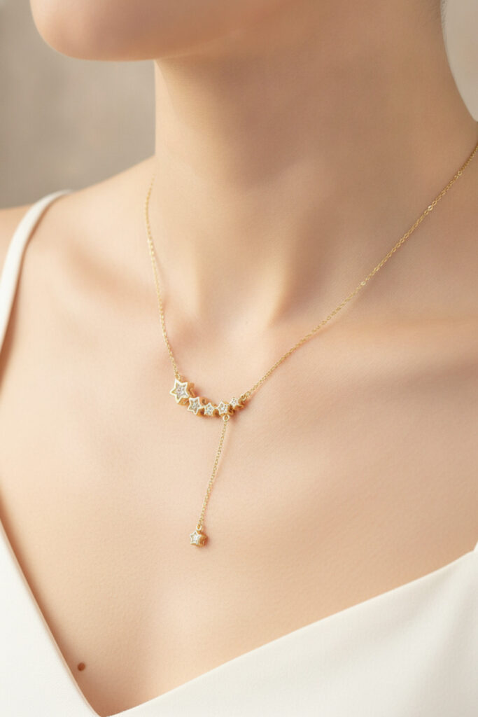 Gold Renk Minimal Sallantılı Yıldız Model Kolye
