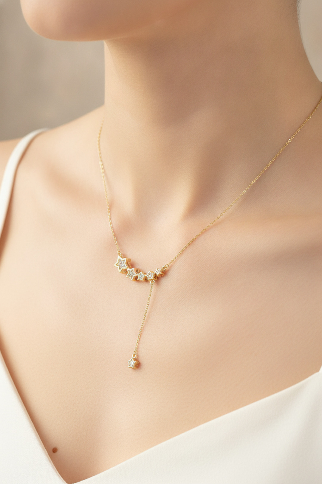 Gold Renk Minimal Sallantılı Yıldız Model Kolye