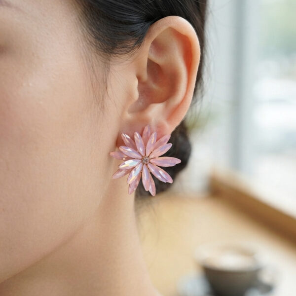 Lotus Model Pembe Renk Kristal Taşlı Küpe