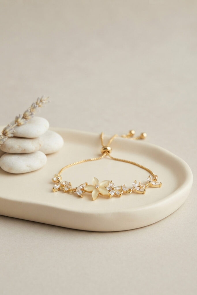 Gold Renk Zirkon Taşlı Sedefli Çiçek Model Asansörlü Bileklik
